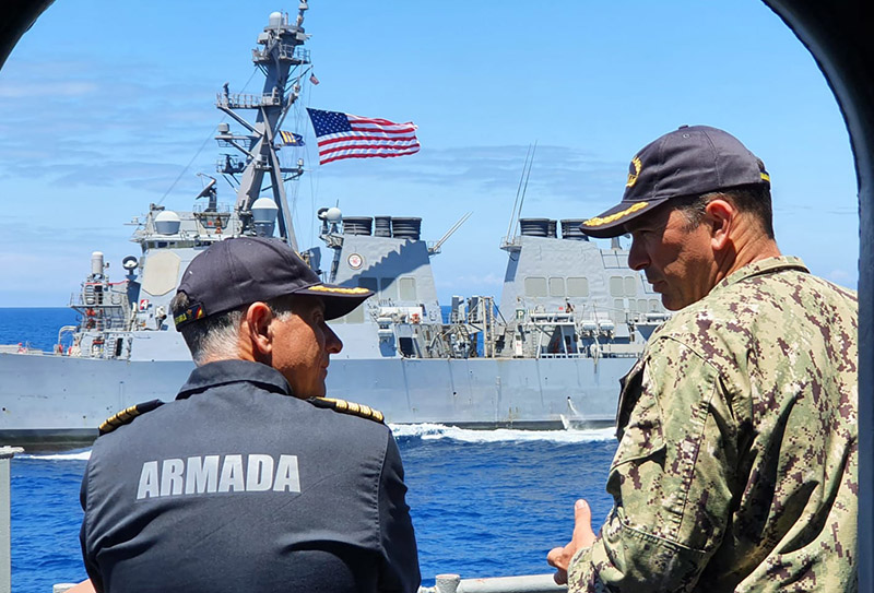 Ejercicio conjunto de la fragata Santa Mara de la Armada  y el destructor USS Arleigh Burke de la US Navy  